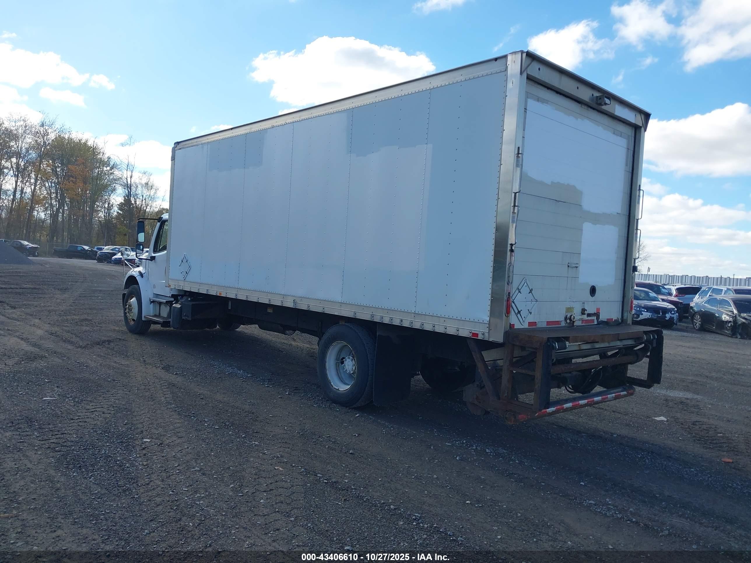 2013 FREIGHTLINER M2 — VIN 1FVACXDT4DDFB1026 — photo 3